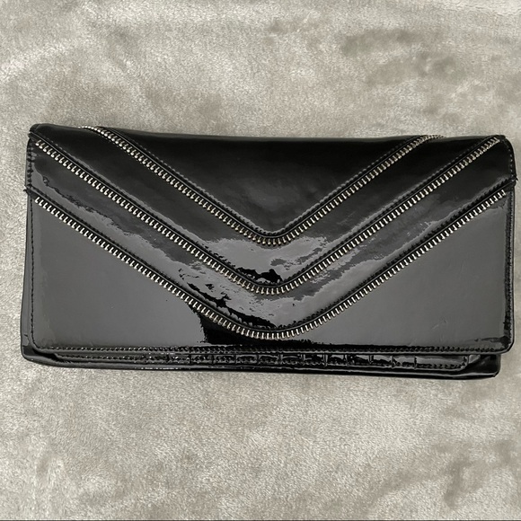 Tarnish Patent Black Wallet Clutch 13 Card Zipper Trim Detail - Picture 2 of 11